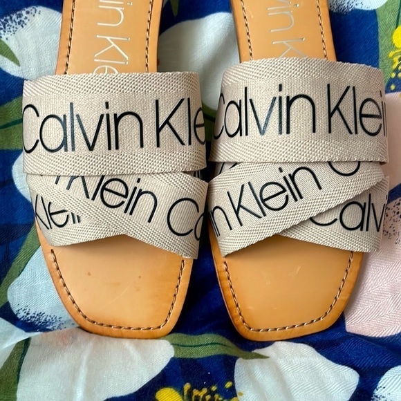 Brand New Calvin Klein Multi Cross Fabric Strap Slides Sandals - Picture 2 of 10